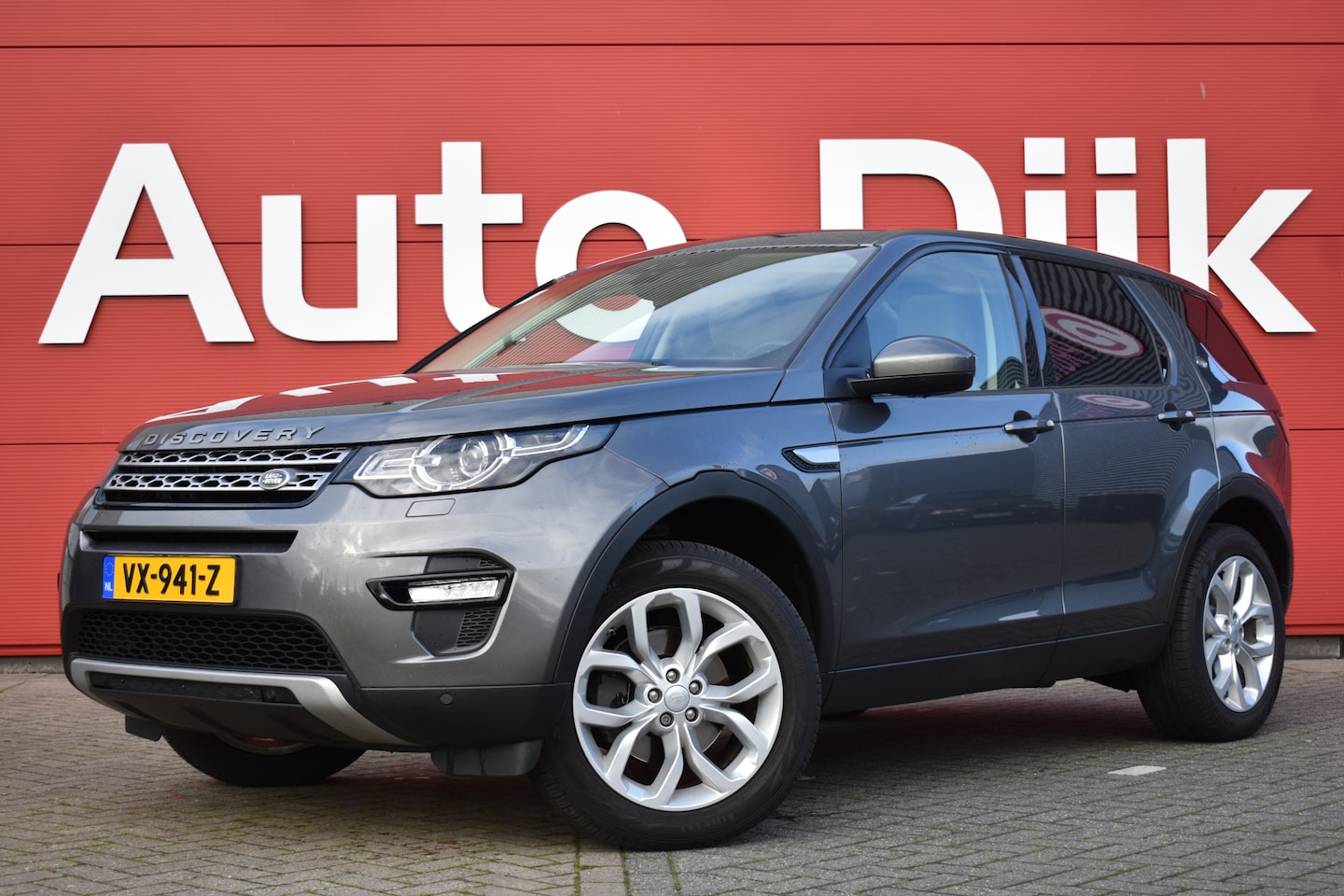 Land Rover Discovery Sport - 2.0 TD4 HSE Automaat | Leer | Trekhaak | Navi | Camera | Xenon | Clima | Cruise | PDC | LM - AutoWereld.nl