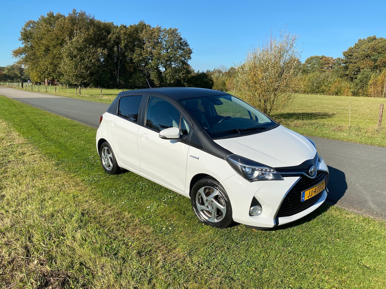 Toyota Yaris - 1.5 Hybrid Trend Bi-Tone - AutoWereld.nl