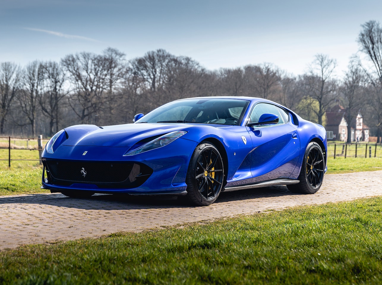 Ferrari 812 Superfast - 6.5 V12 HELE, Full Carbon, Lift, JBL - AutoWereld.nl