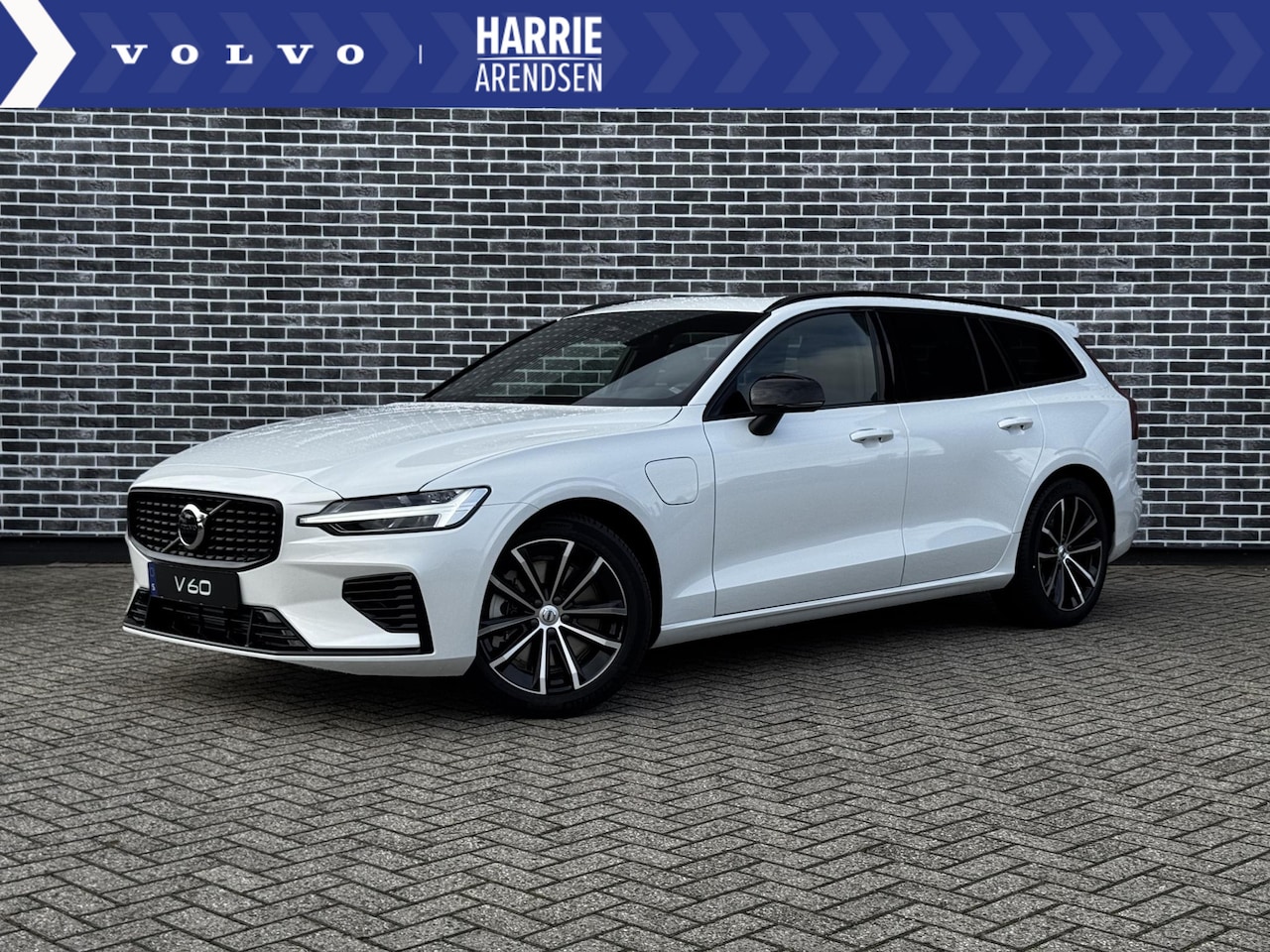 Volvo V60 - 2.0 T6 Recharge AWD Plus Dark | Adaptieve Cruise Control | Schuifdak | Getint glas | Harma - AutoWereld.nl