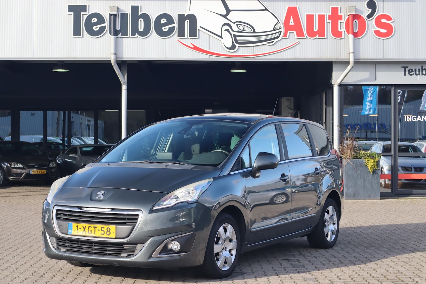 Peugeot 5008 - 1.6 e-HDi Blue Lease 5p. Panoramadak, Navigatie, Elektrische ramen, DVD speler, Climate co - AutoWereld.nl