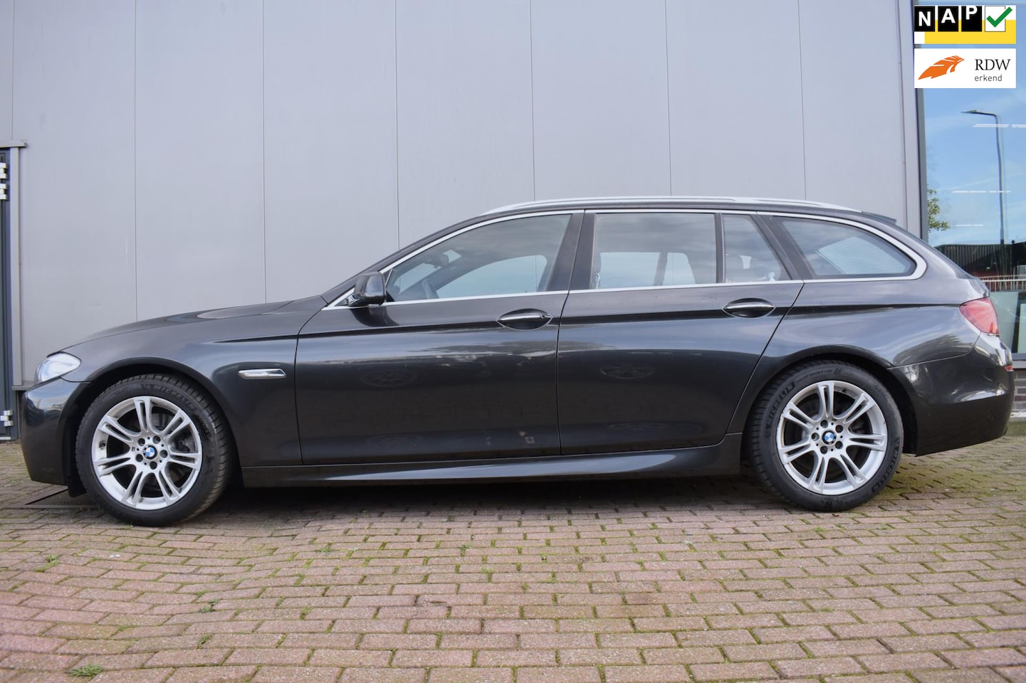 BMW 5-serie Touring - 520i M-pakket - AutoWereld.nl