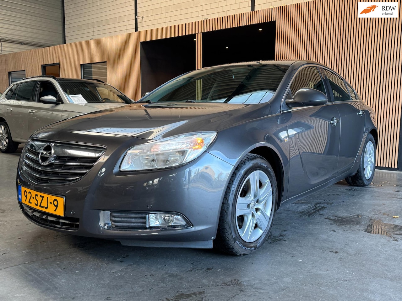 Opel Insignia - 2.0 CDTI EcoFLEX Business Edition Navi|Airco|Trekhaak|Cruise|NAP - AutoWereld.nl