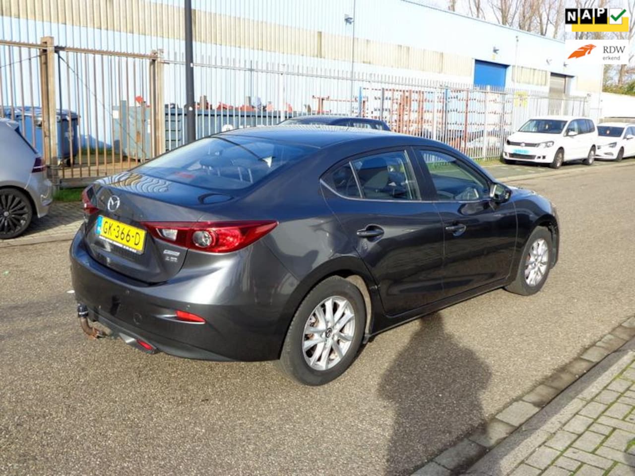 Mazda 3 - 2.2D Skylease Bj 2015 .NAP Airco Apk 06/03/2025 - AutoWereld.nl