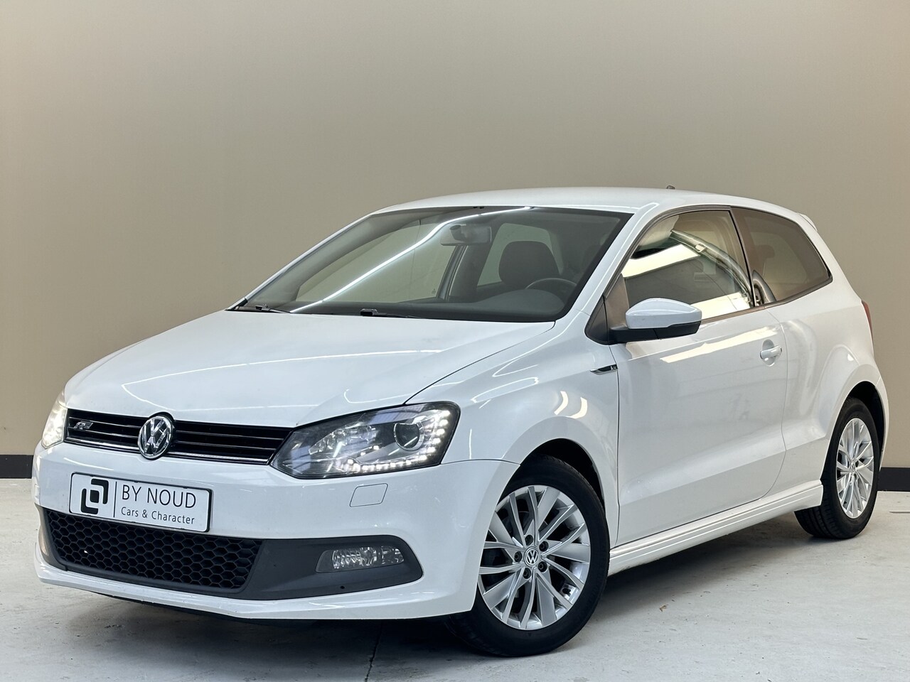 Volkswagen Polo - 1.2 TSI Highline 1.2 TSI Highline, 90Pk, 2012, Apple carplay, Xenon koplampen, Cruise control, Climate cont - AutoWereld.nl