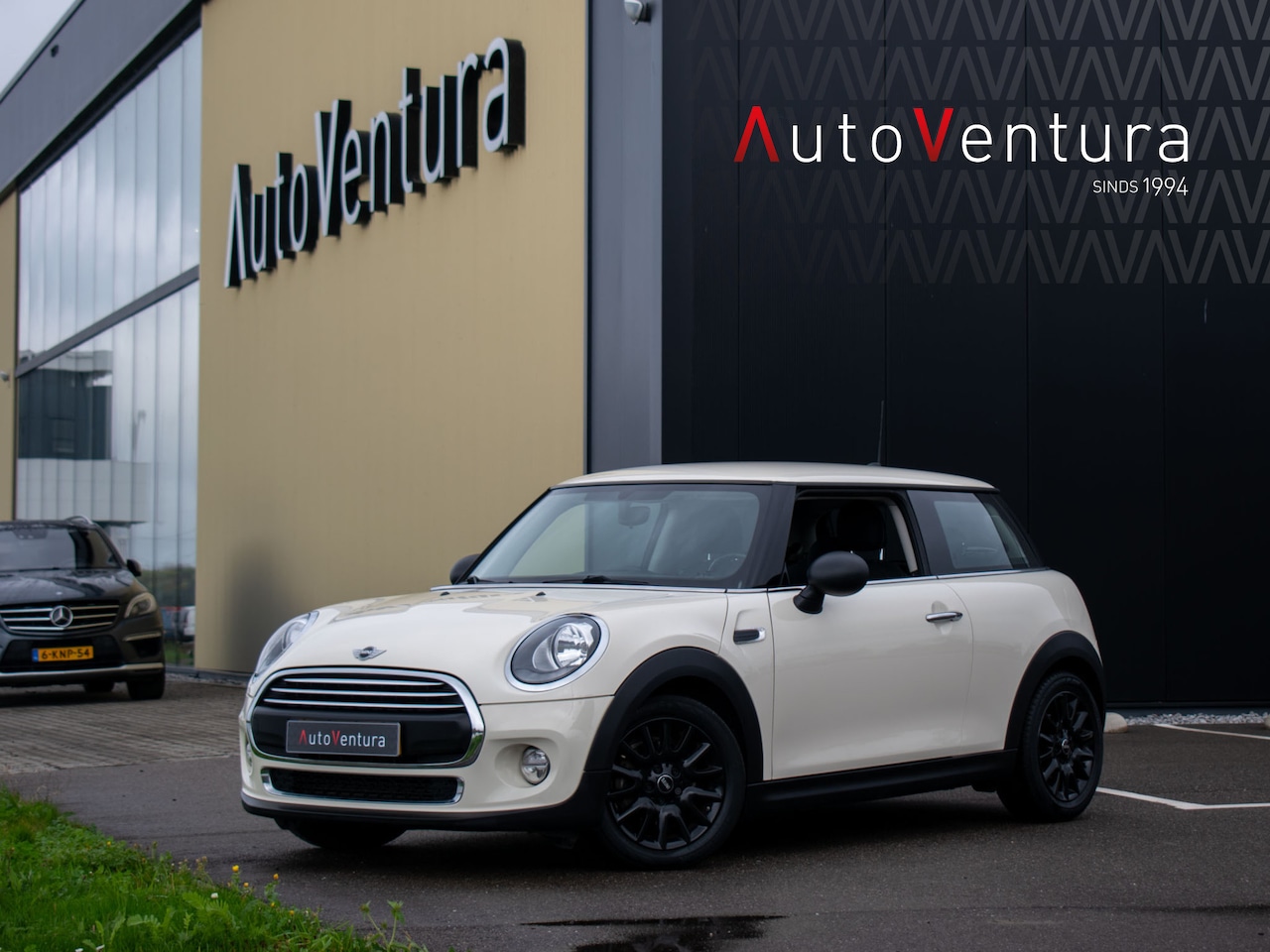 MINI One - Mini 1.2 Business | Navigatie | Airco | Cruise Control | NAP Nederlandse Auto - AutoWereld.nl