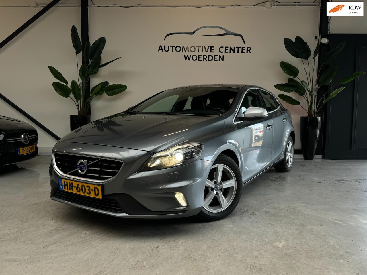 Volvo V40 - 2.0 D2 R-Design Business Bi-Xenon Leder - AutoWereld.nl