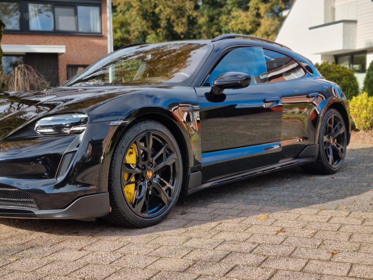 Porsche Taycan Cross Turismo - Turbo S 93 kWh - AutoWereld.nl