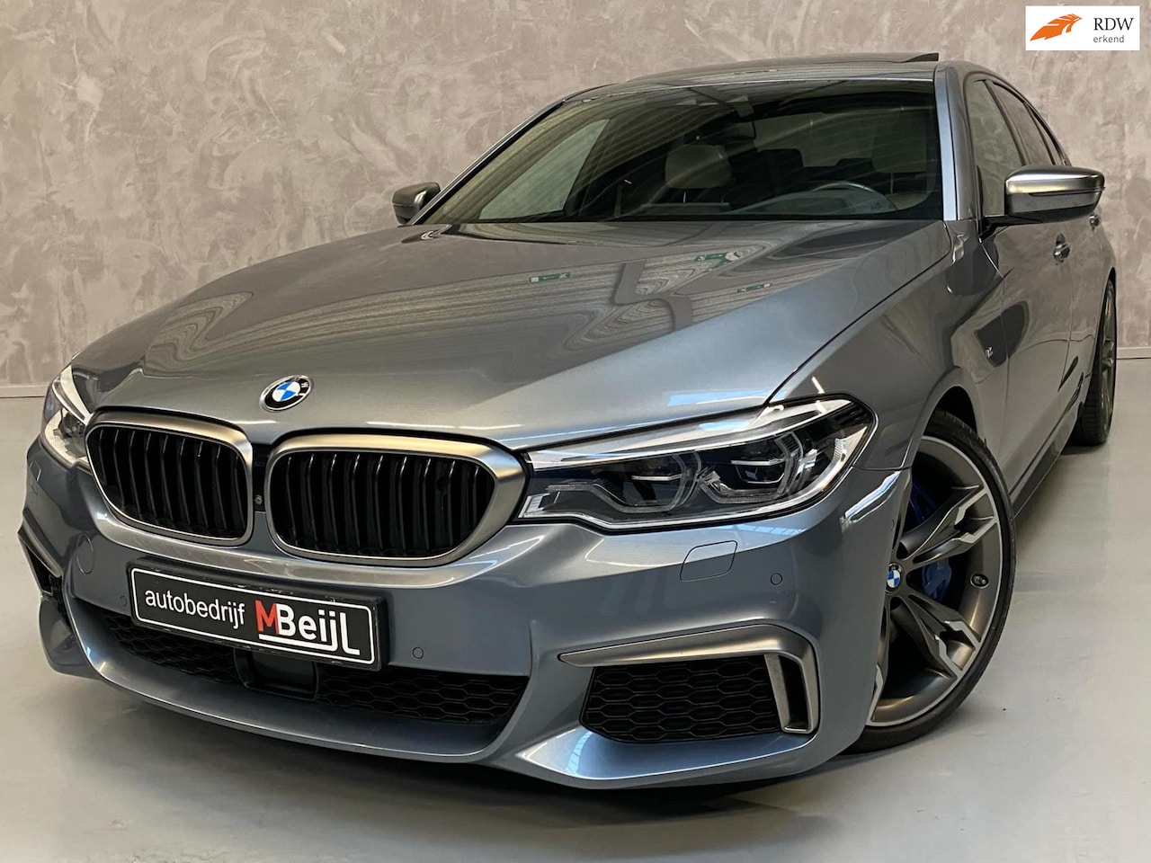 BMW 5-serie - 540i High Executive /M-Pakket /Pano /360 camera /softclose - AutoWereld.nl