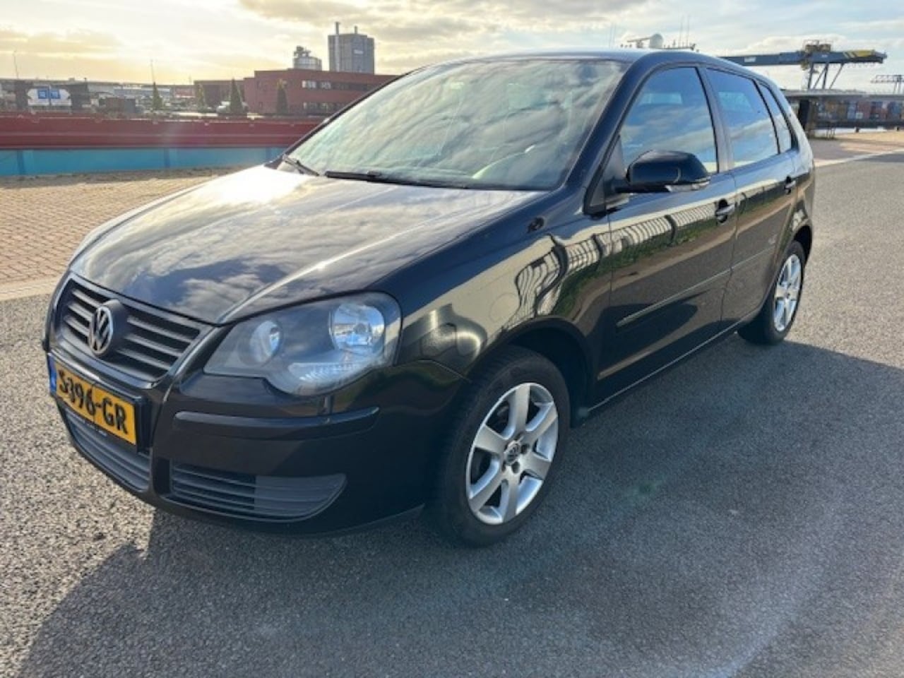 Volkswagen Polo - 1.2 i  Black edition - AutoWereld.nl