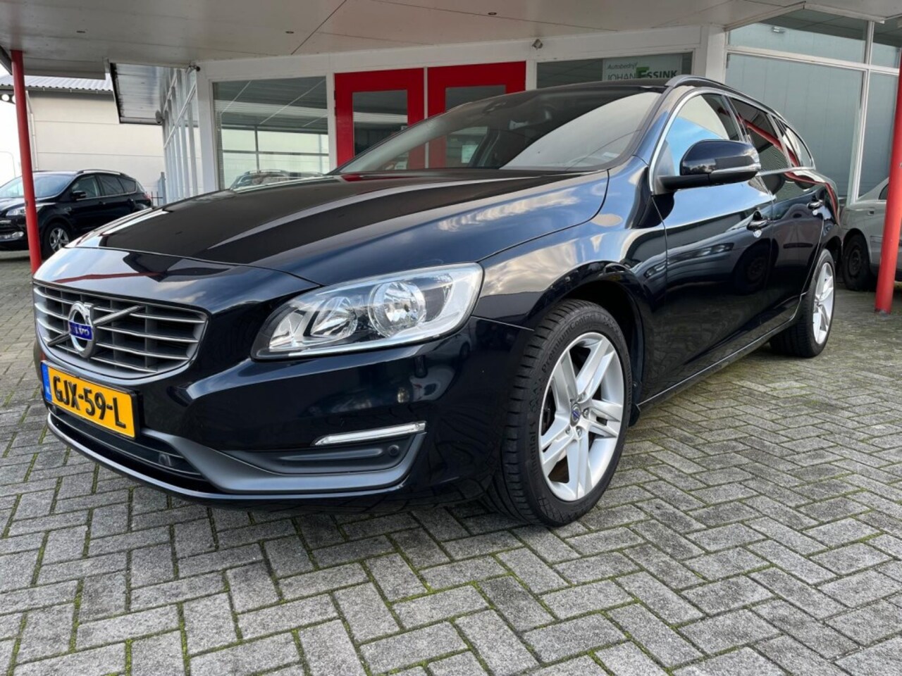 Volvo V60 - 1.6 T3 150Pk Momentum Trekhaak/Bluetooth Dealer auto - AutoWereld.nl