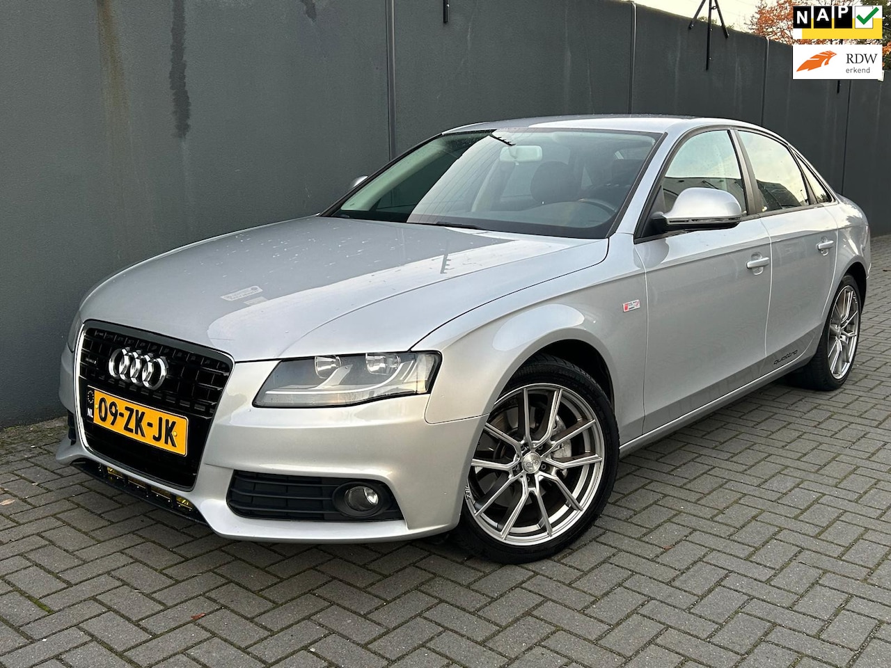 Audi A4 Limousine - 3.2 FSI Quattro V6 / NAP / Trekhaak - AutoWereld.nl