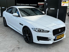 Jaguar XE - 2.0t AWD 300 Sport / Black Pack / Digitale dash