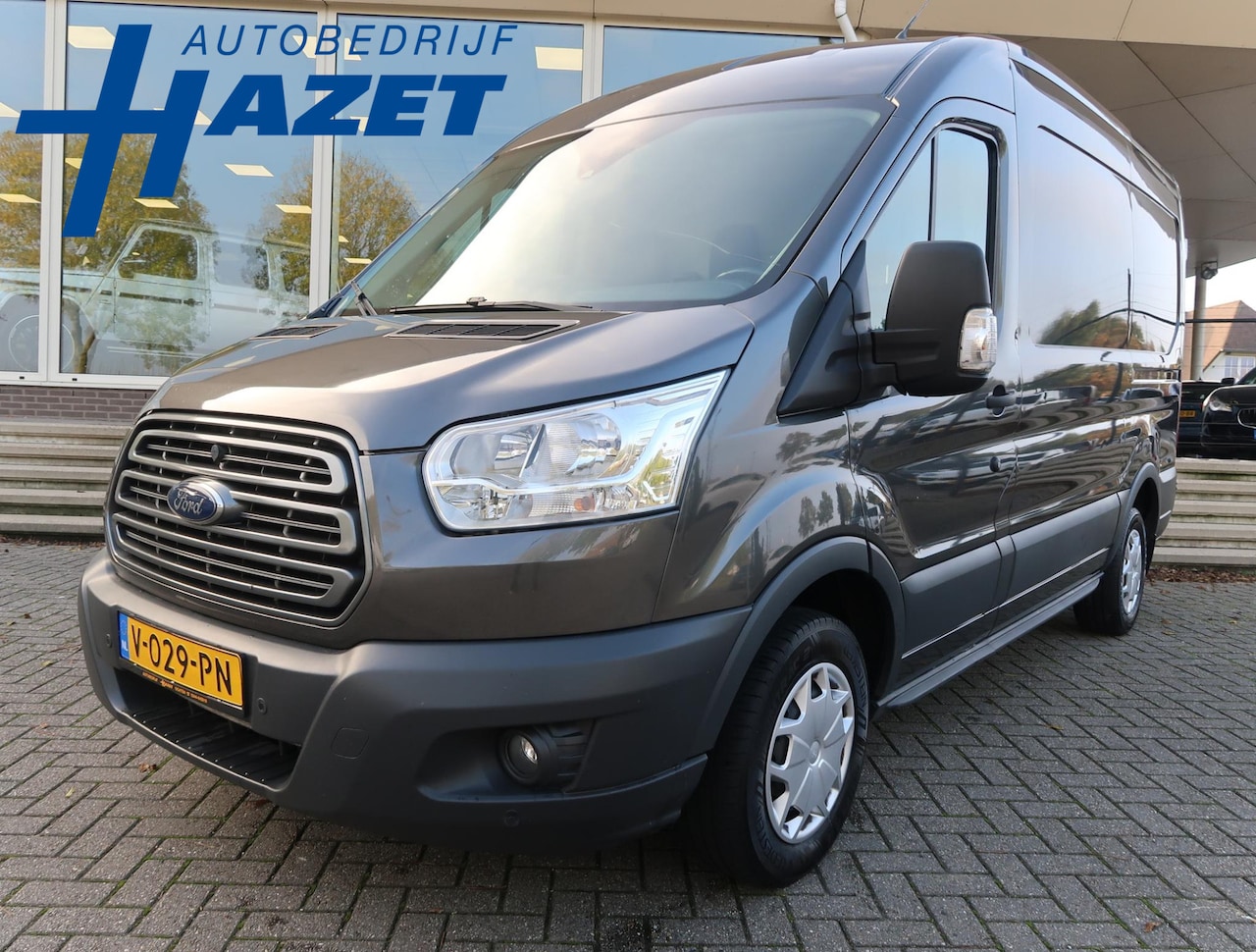 Ford Transit - 310 2.0 125 PK TDCI *EURO 6* L2H2 + CAMERA / TREKHAAK 2600 KG / NAVI / DAB - AutoWereld.nl