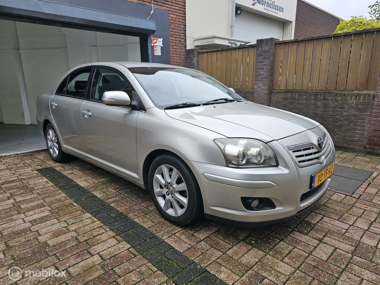 Toyota Avensis - 2.0 VVTi Luna 2.0 VVTi Luna - AutoWereld.nl