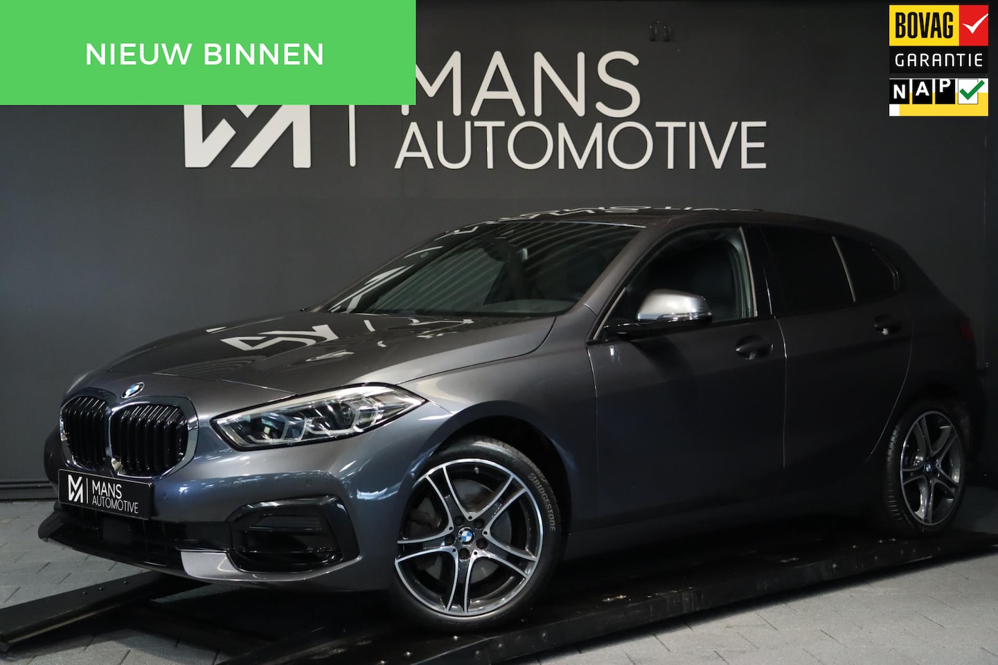 BMW 1-serie - 120i / KEYLESS / LIVE COCKPIT / LEDER / DODEHOEK / CARPLAY / SFEERVERLICHTING - AutoWereld.nl