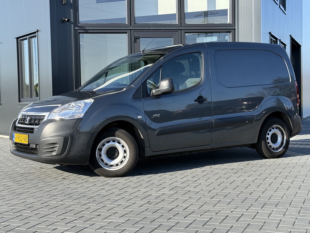 Peugeot Partner - 120 1.6 BlueHDi 100 L1 Pro Airco | Cruise | Pdc | Nwe APK - AutoWereld.nl