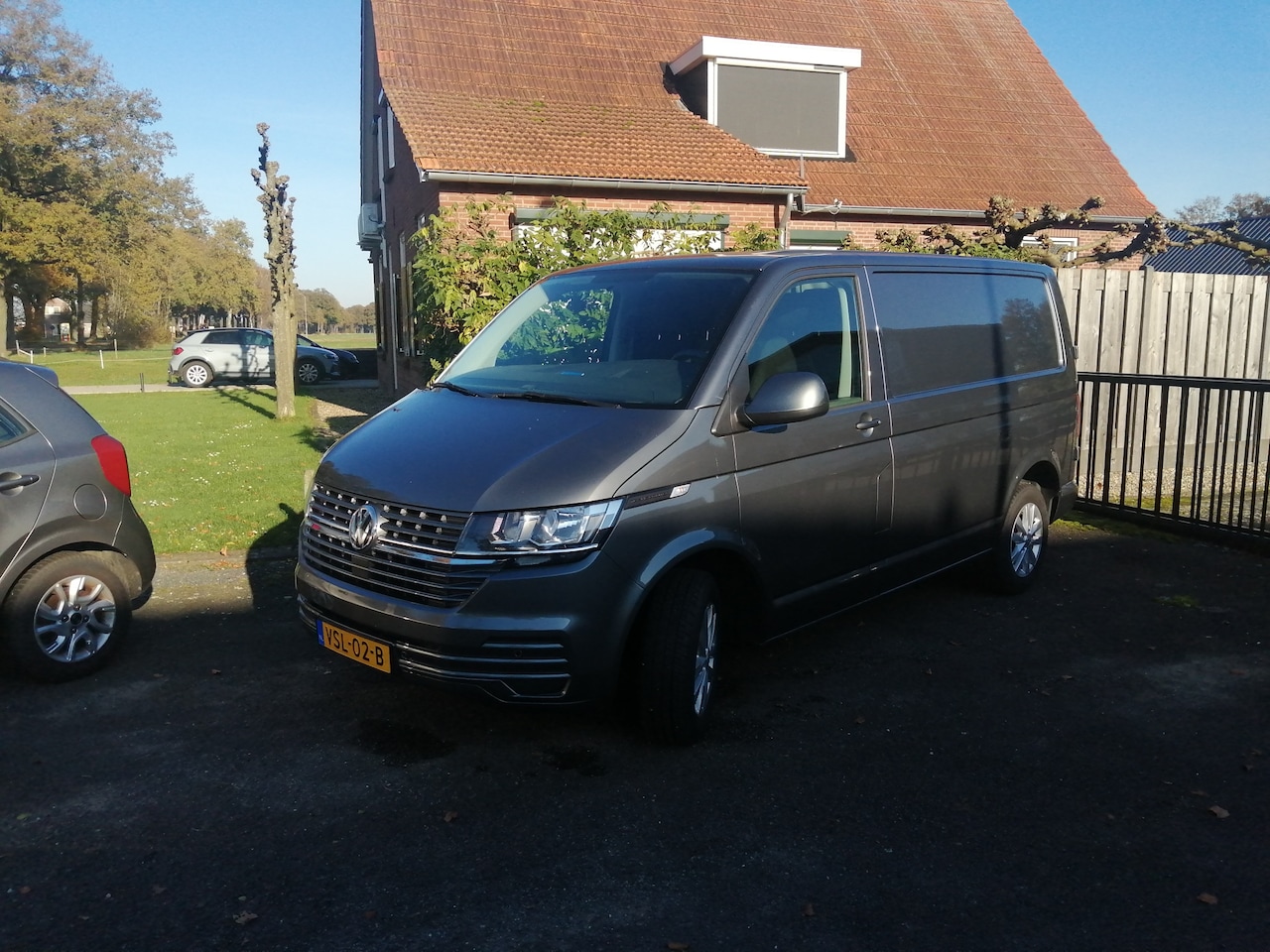 Volkswagen Transporter - 2.0 TDI L1H1 28 met trekhaak - AutoWereld.nl