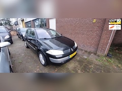 Renault Mégane - 1.6-16V Dynamique Luxe automaatbak airco stuurbekrachtiging elc ramen