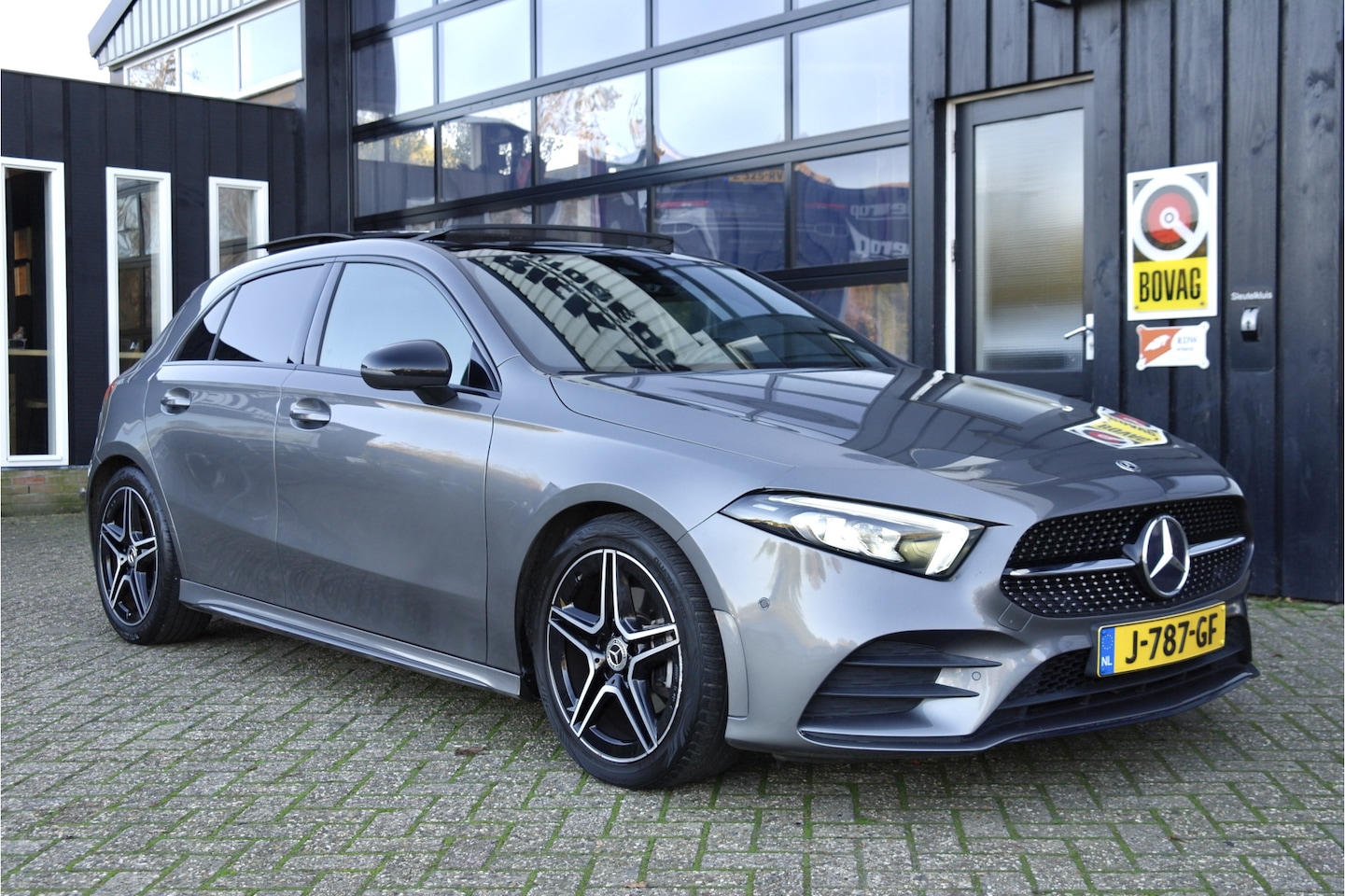 Mercedes-Benz A-klasse - 180 Business Solution AMG | Pano | NL-Auto | Dealer Onderhouden | AMG-Pakket - AutoWereld.nl