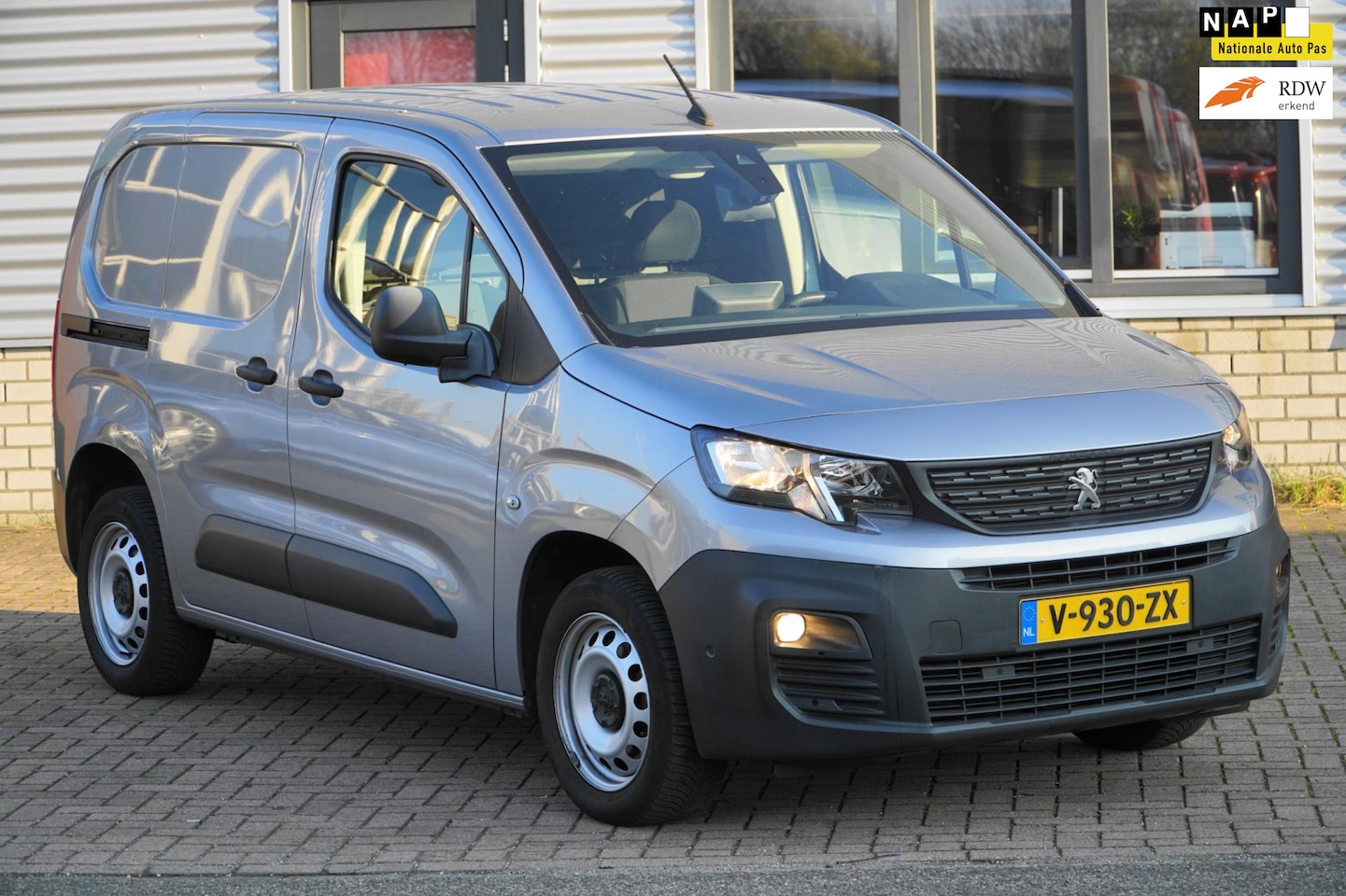 Peugeot Partner - 1.5 BlueHDI NETTE EN LUXE BUS - AutoWereld.nl