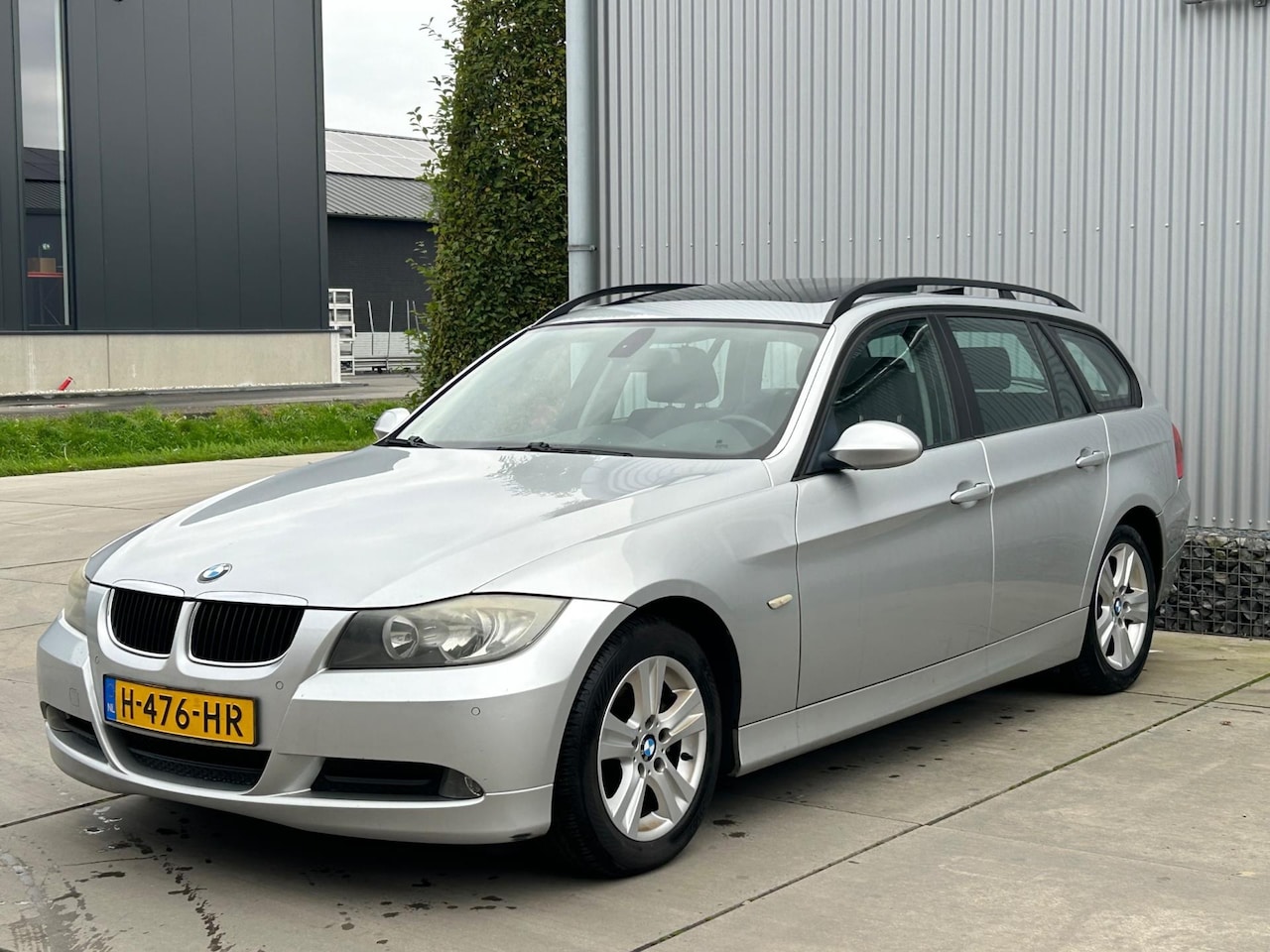 BMW 3-serie Touring - 318i 318i, navigatie, panorama dak, Motor mist vermogen! - AutoWereld.nl