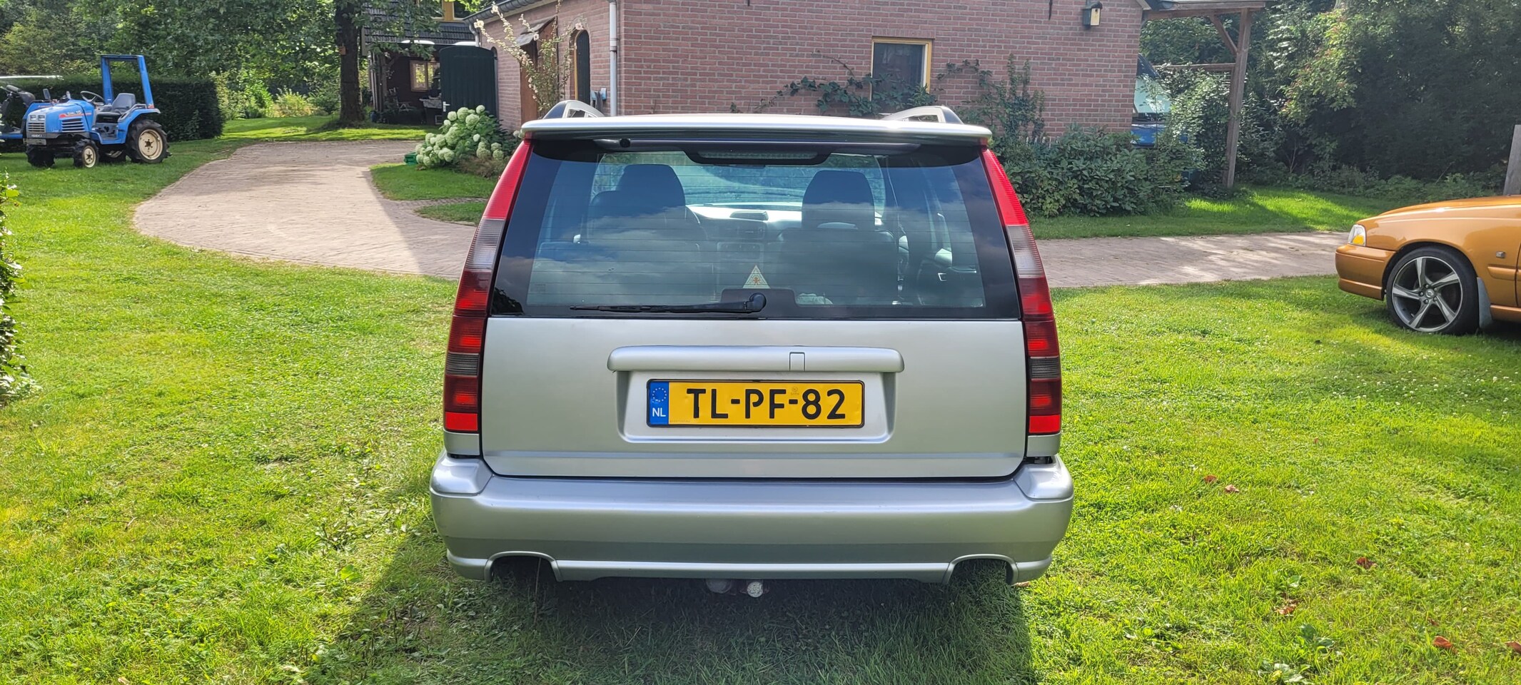 Volvo V70 - 2.3 R AWD Schade - AutoWereld.nl