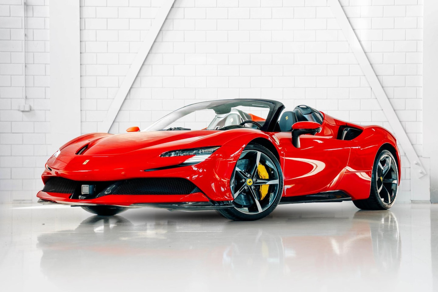 Ferrari SF90 Spider - 4.0 V8 Assetto Fiorano l Daytona l Full carbon - AutoWereld.nl