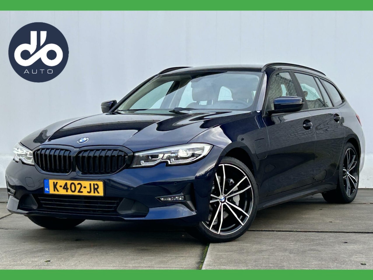 BMW 3-serie Touring - 330e High Executive DIGITAAL DASHBOARD I GR. NAVI + CAMERA I VOL LEER I ORG. NL + NAP - AutoWereld.nl