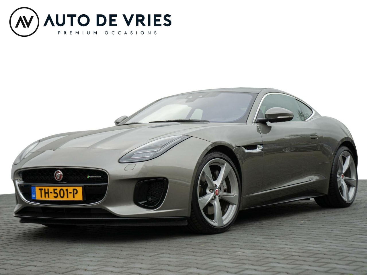 Jaguar F-type - 2.0T Automaat 300pk R-Dynamic | Leder | Full LED | 24.126 km - AutoWereld.nl