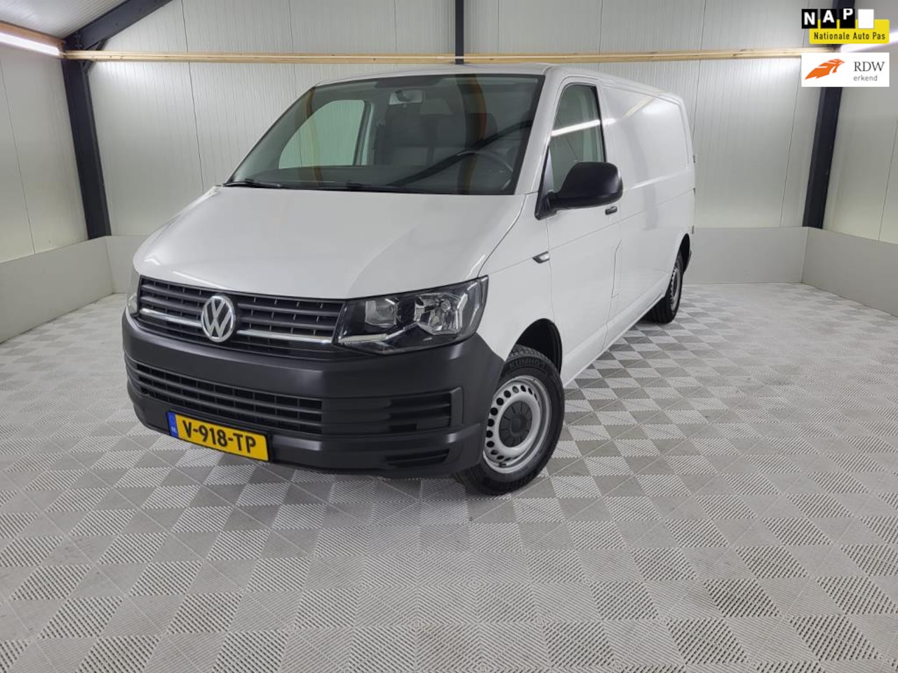 Volkswagen Transporter - 2.0 TDI L2H1 Cruisecontrol, Trekhaak, 3-Zits - AutoWereld.nl