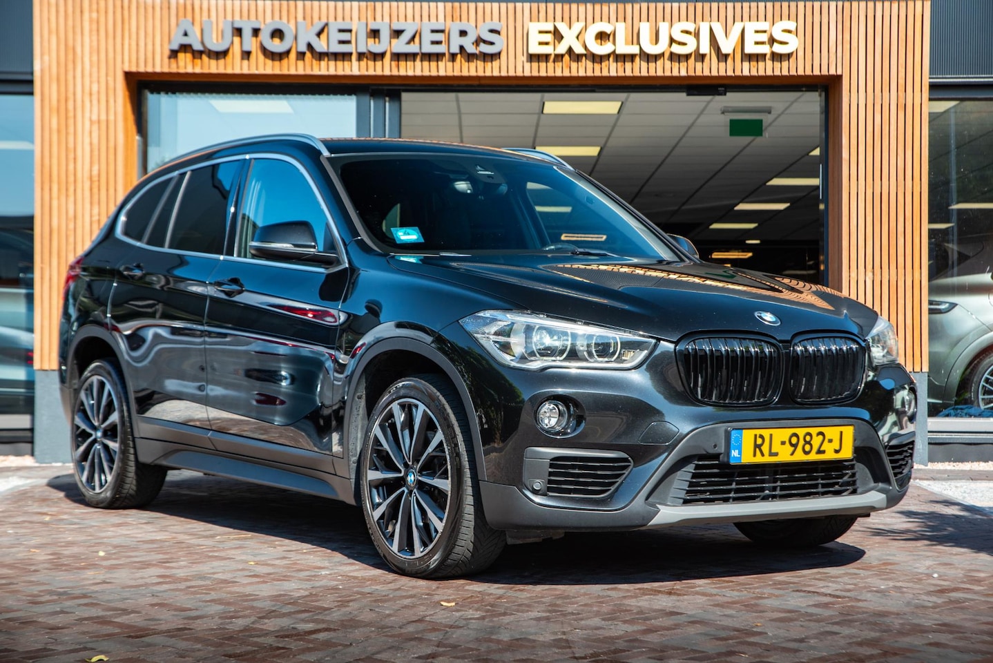 BMW X1 - sDrive18i Executive Navi Camera Stoelverw. Elek Achterklep - AutoWereld.nl