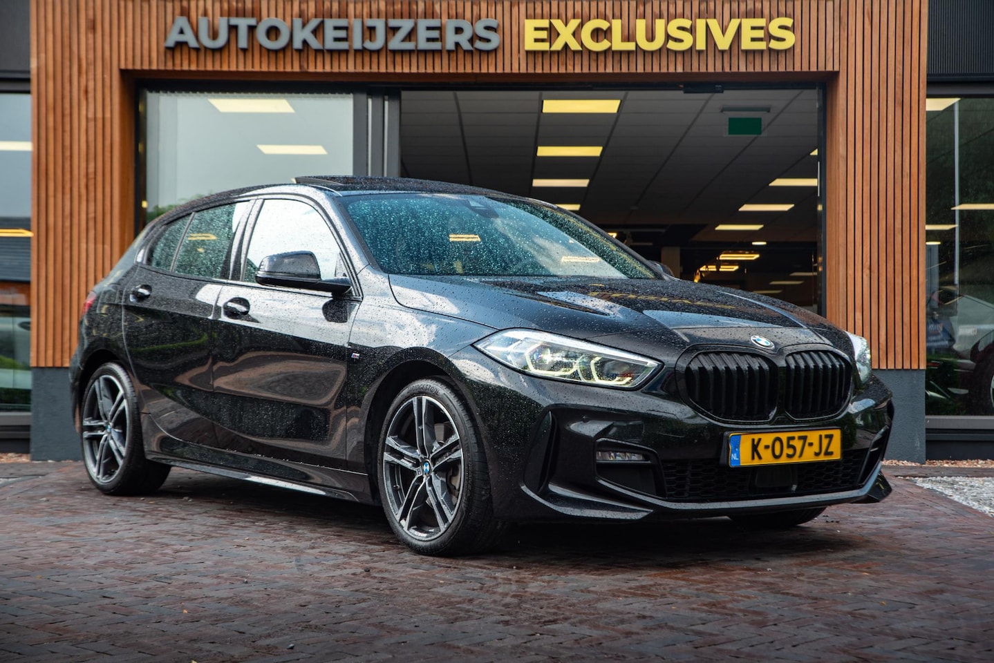 BMW 1-serie - 118i Executive Edition Pano M-Pakket Navigatie DAB+ Ambient Cruise Leer - AutoWereld.nl