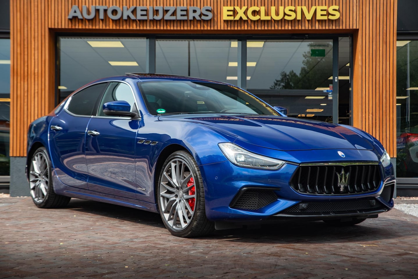 Maserati Ghibli - 3.0 V6 S Q4 Ribelle Schuifdak Adapt. Cruise Alcantara hemel - AutoWereld.nl