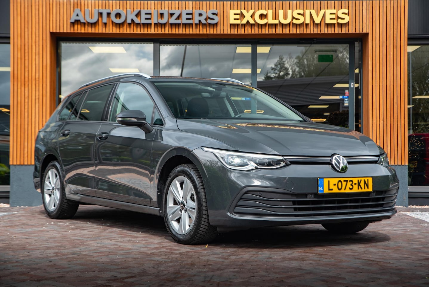 Volkswagen Golf Variant - 2.0 TDI Life Business Dode Hoek Cruise Navi Carplay PDC DAB+ Stoelverw. Ambient - AutoWereld.nl