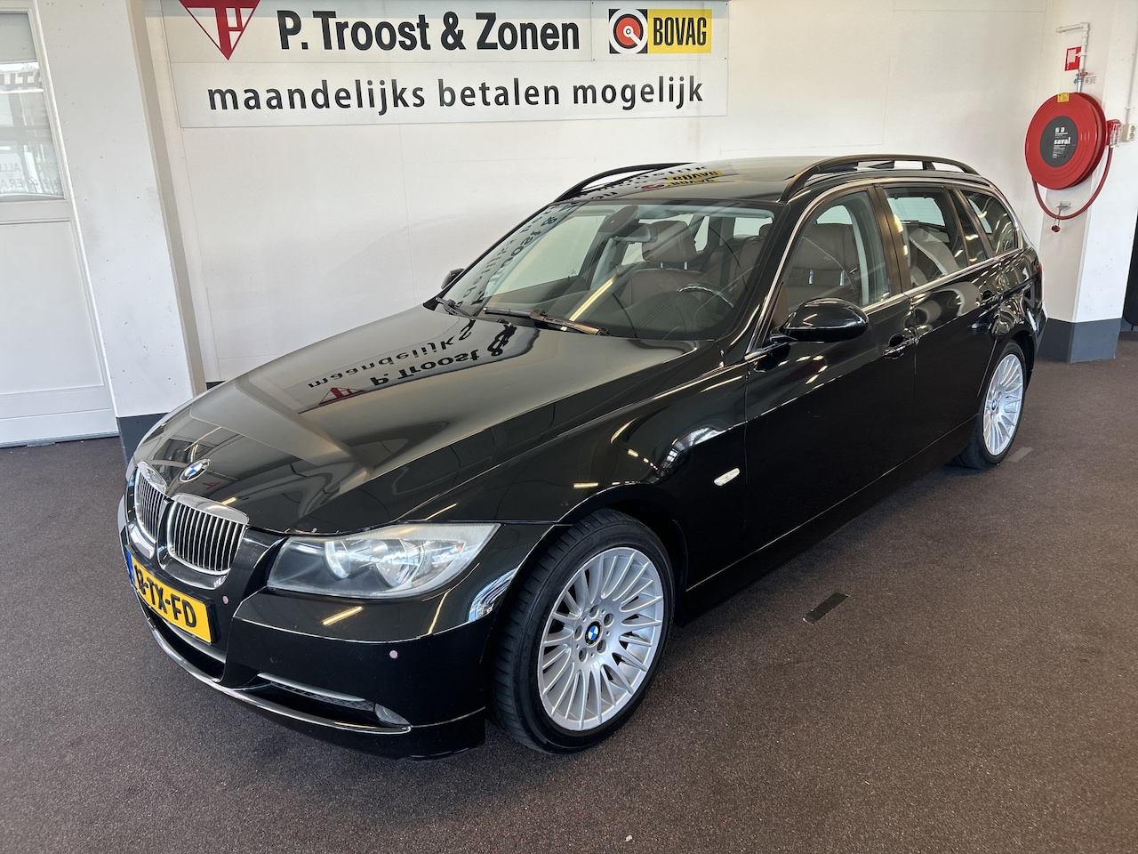 BMW 3-serie Touring - 330i High Executive Automaat | Panoramadak | 100% Onderhouden | Lederen bekleding | Cruise - AutoWereld.nl