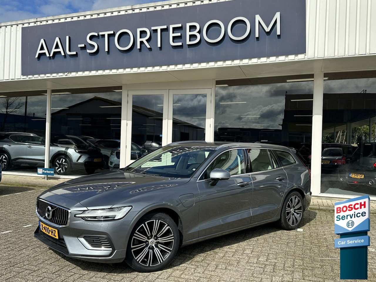 Volvo V60 - 2.0 T8 Twin Engine AWD Inscription | LED | Pano | Keyless | 360 camera | Apple Carplay | D - AutoWereld.nl