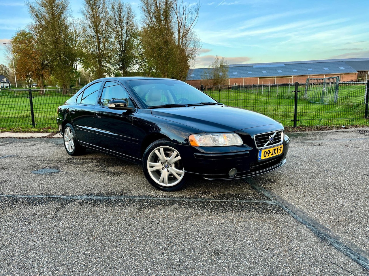 Volvo S60 - 2.4 Drivers Edition / 140pk / Trekhaak / Navigatie / Stoelverwarming / - AutoWereld.nl