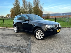 BMW X3 - 2.0i Executive / 150pk / Trekhaak / Sportstoelen /