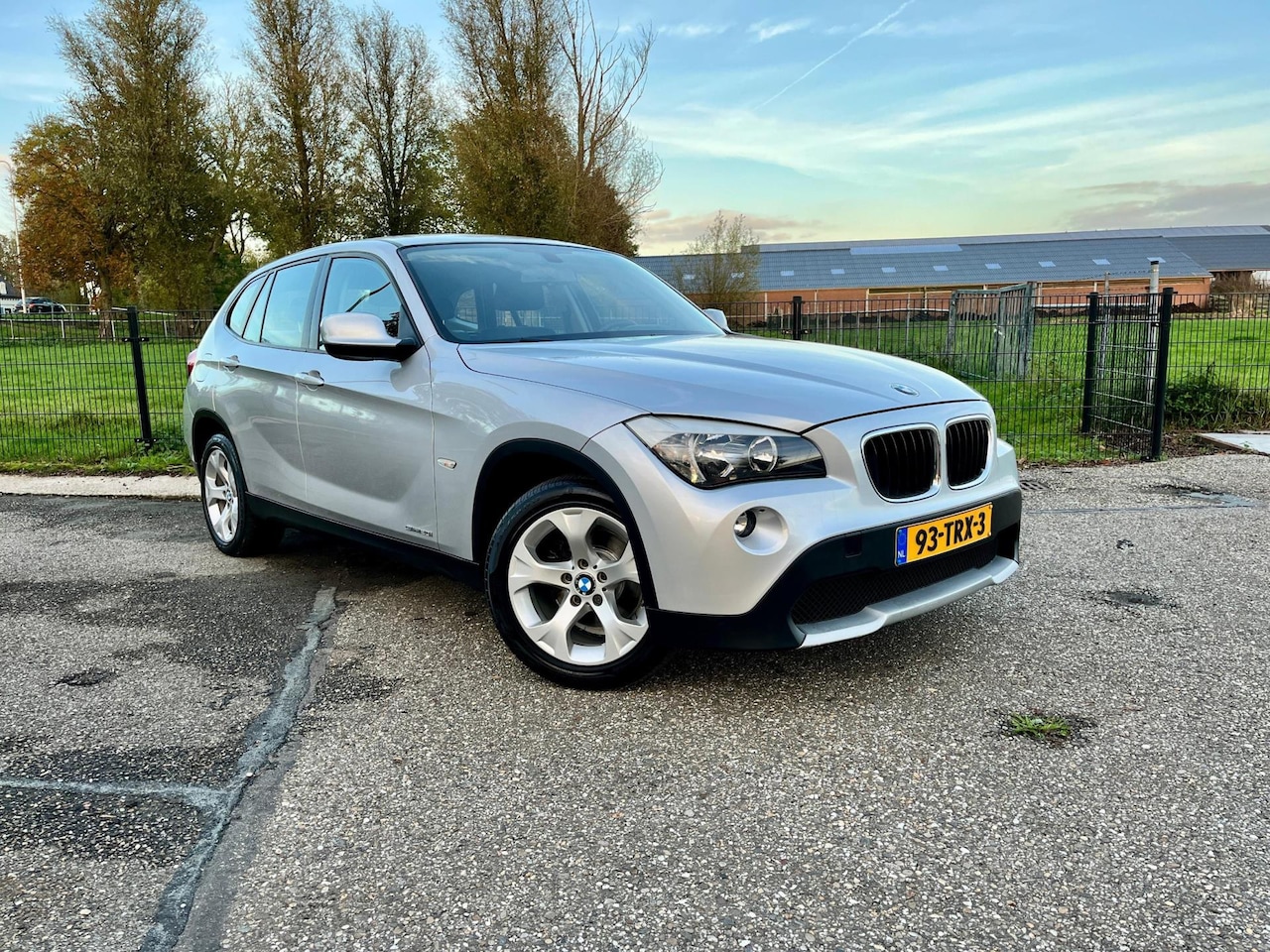 BMW X1 - SDrive20i Business / 184pk / Trekhaak / Automatische klimaatregeling / - AutoWereld.nl