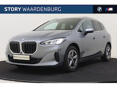 BMW 2-serie Active Tourer - 218i Automaat / Panoramadak / Trekhaak / Stoelverwarming / Widescreen Display / Parking As