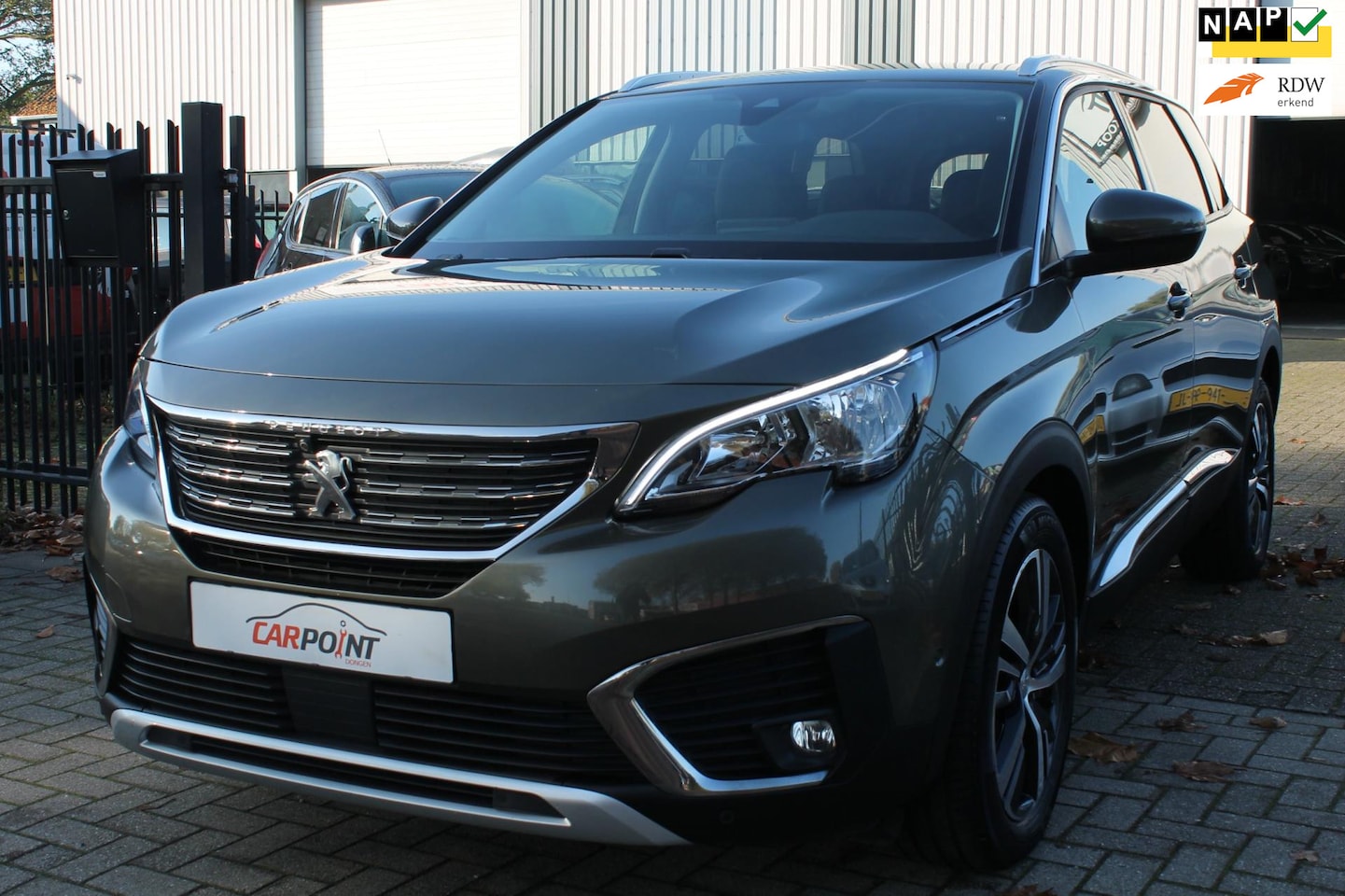 Peugeot 5008 - 1.2 PureTech Allure LED 18" Navi 360 Trekhaak! - AutoWereld.nl