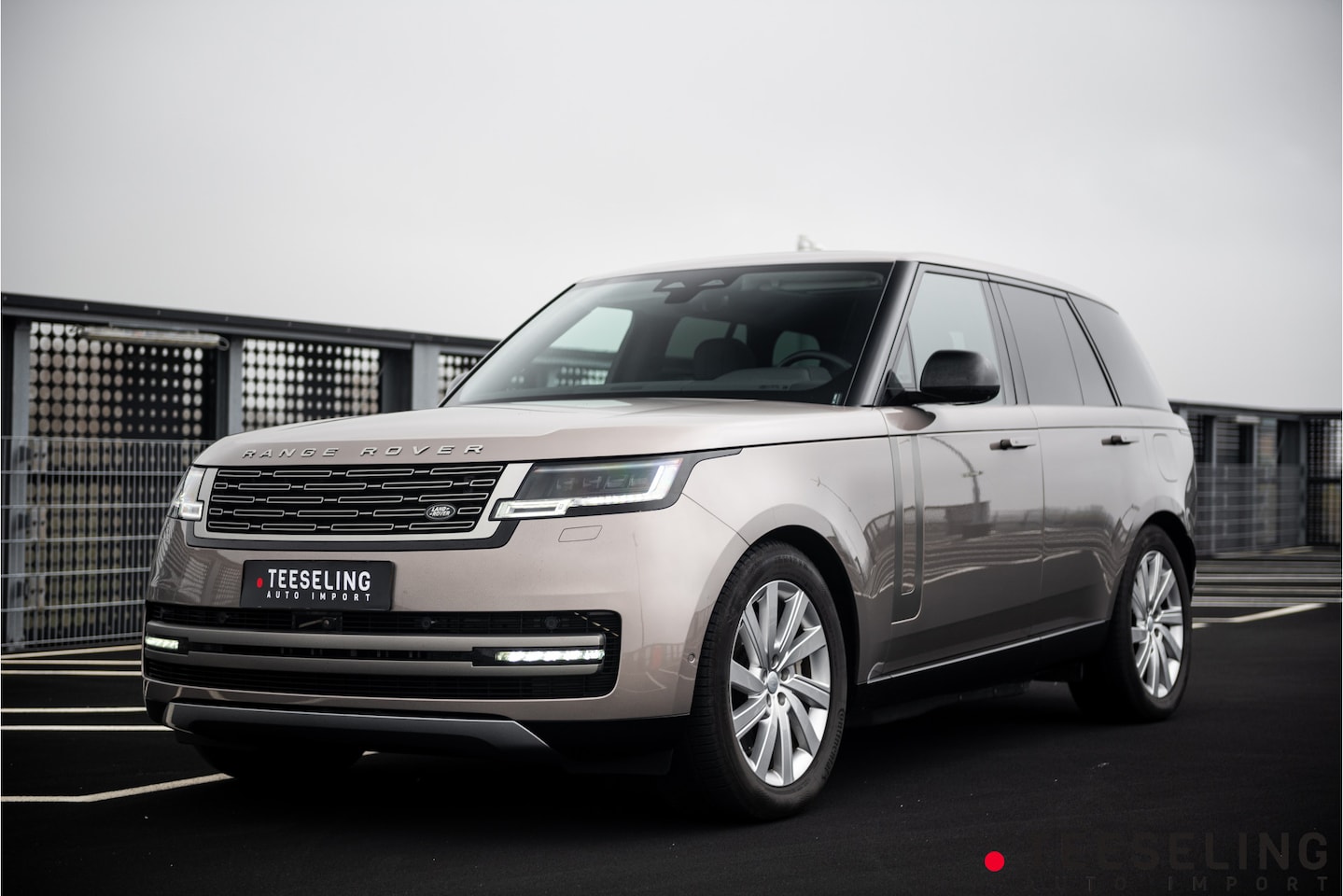 Land Rover Range Rover - 3.0 P440e SE PHEV | 4-wiel besturing | Trekhaak | Pano - AutoWereld.nl