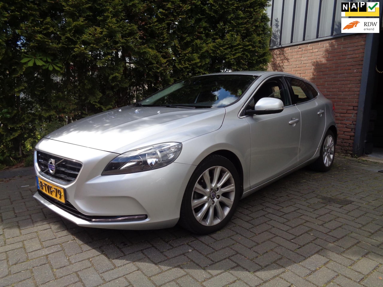 Volvo V40 - 1.6 D2 Momentum 1.6 D2 Momentum,Navi,Clima,PDC,Cruise control - AutoWereld.nl