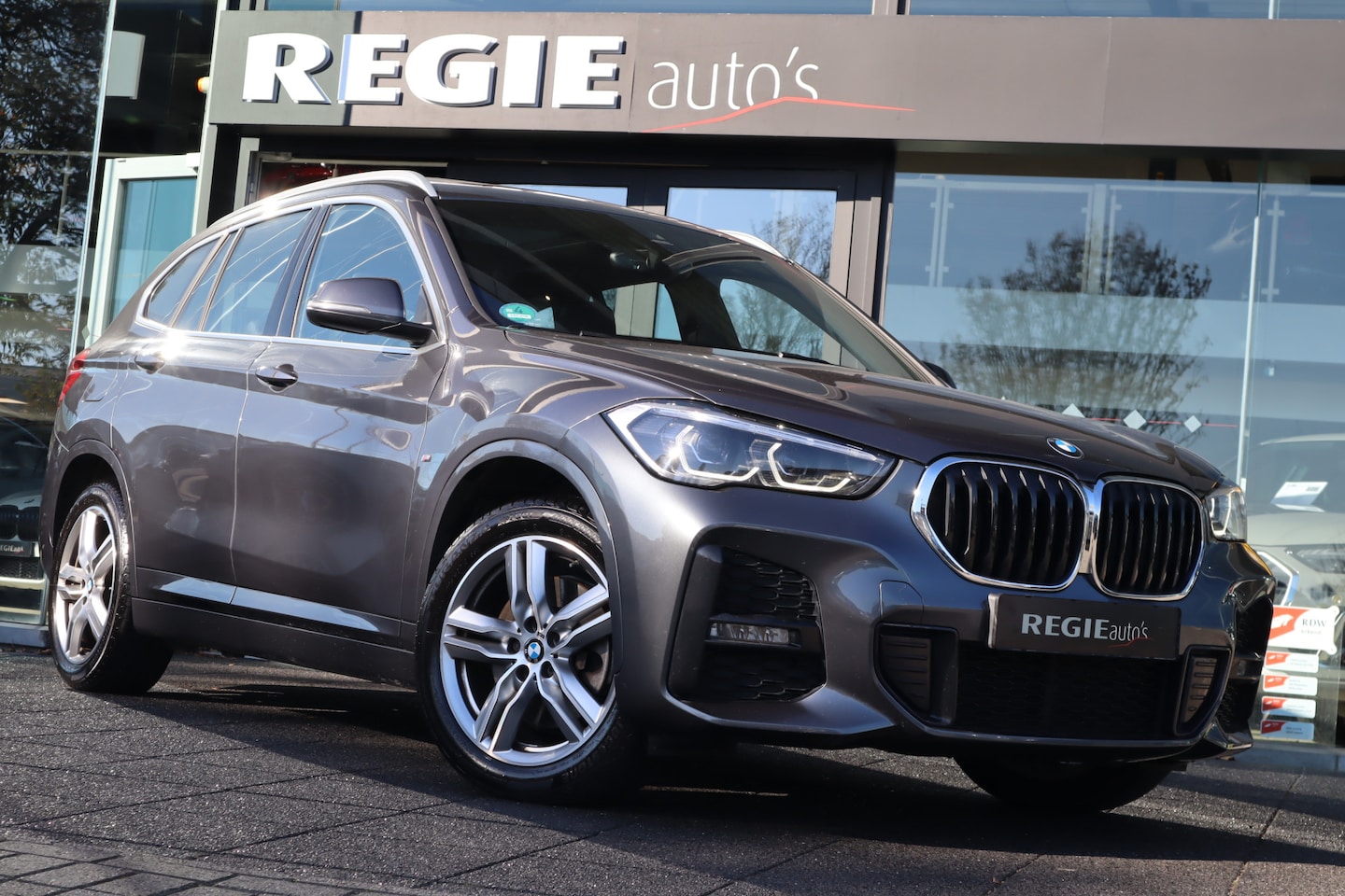 BMW X1 - xDrive25e M-sport Panoramadak Led Leer - AutoWereld.nl