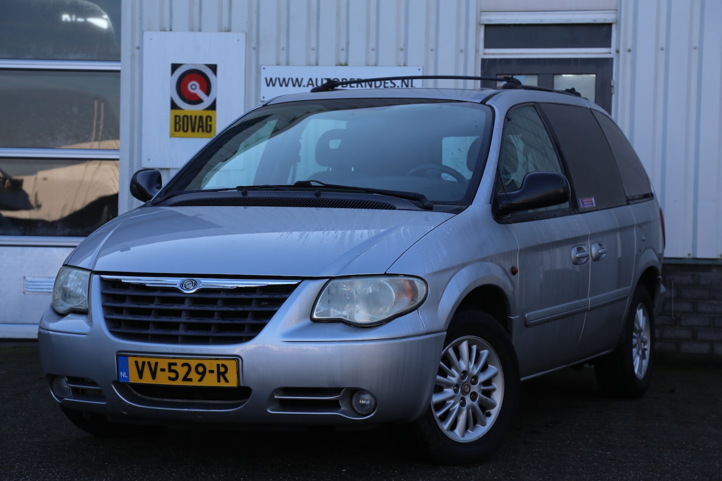 Chrysler Voyager - 2.8 CRD LX Automaat*Rolstoellift*Grijs kenteken*Perfect Onderh.*NL-Auto*Trekhaak/Climate-C - AutoWereld.nl