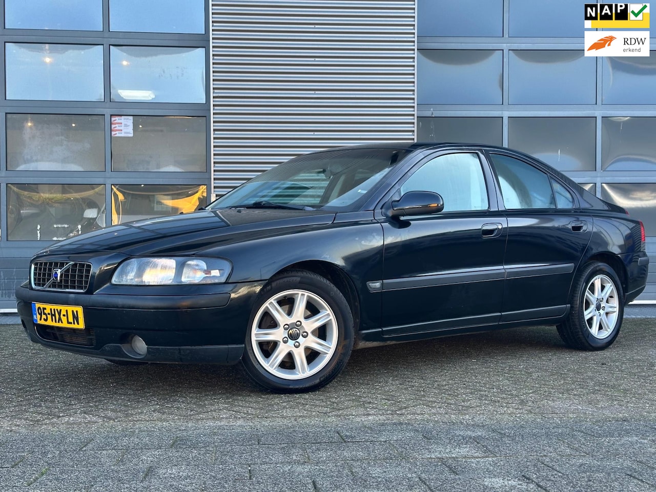 Volvo S60 - 2.4 Edition | CRUISECR | Airco | PDC | 1e eign. | APK - AutoWereld.nl