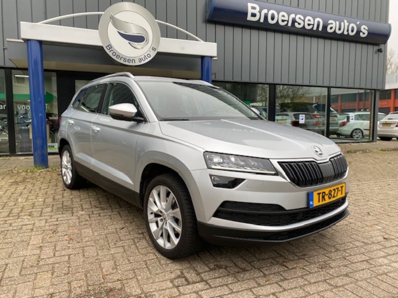 Skoda Karoq - 1.5 TSI 150pk DSG-7 Style Business met Trekhaak, Elektr. Stoel en ACC - AutoWereld.nl