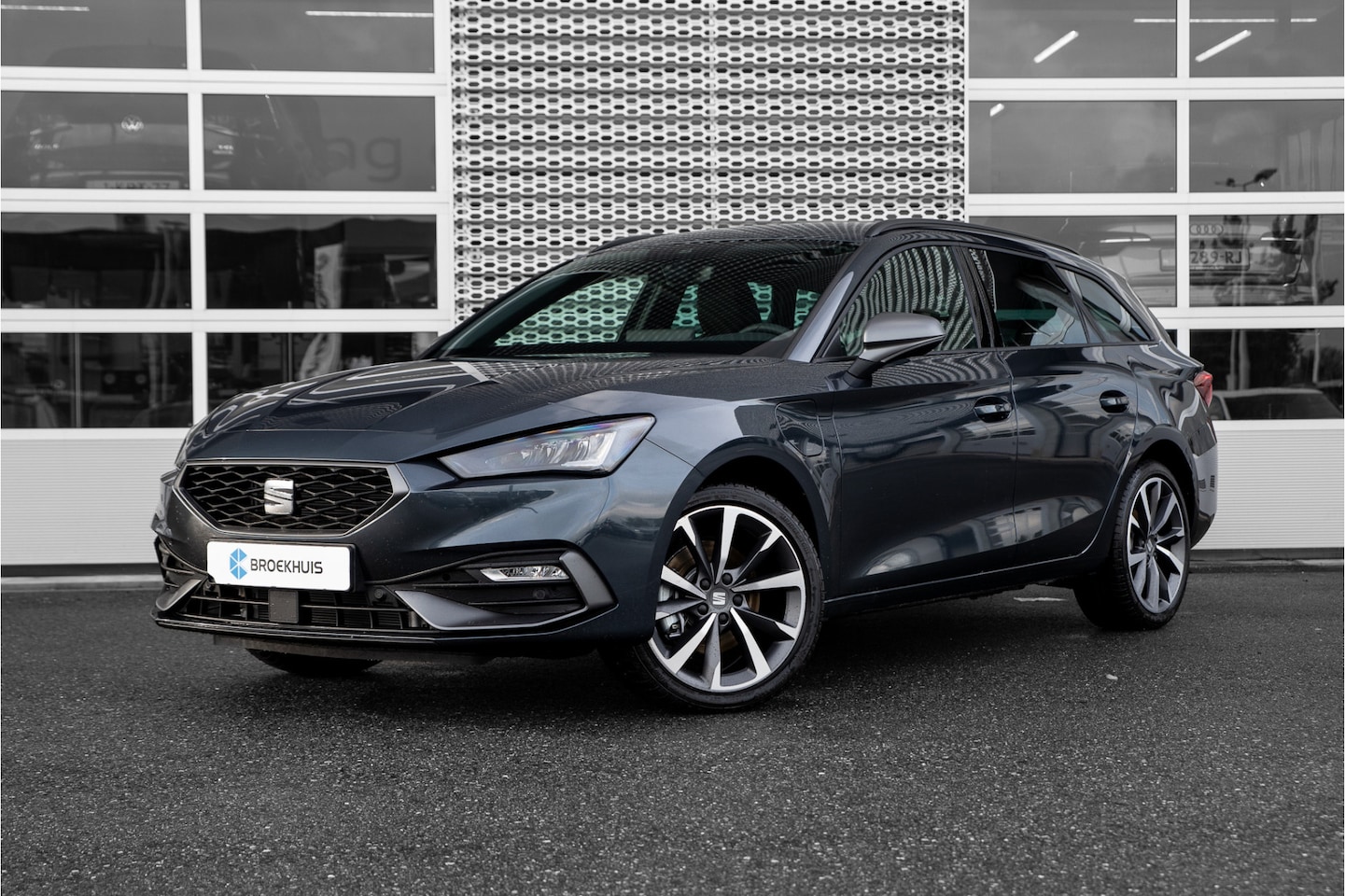 Seat Leon Sportstourer - 1.5 TSI e-Hybrid FR PHEV First Edition 1.5 TSI e-Hybrid FR PHEV First Edition - AutoWereld.nl