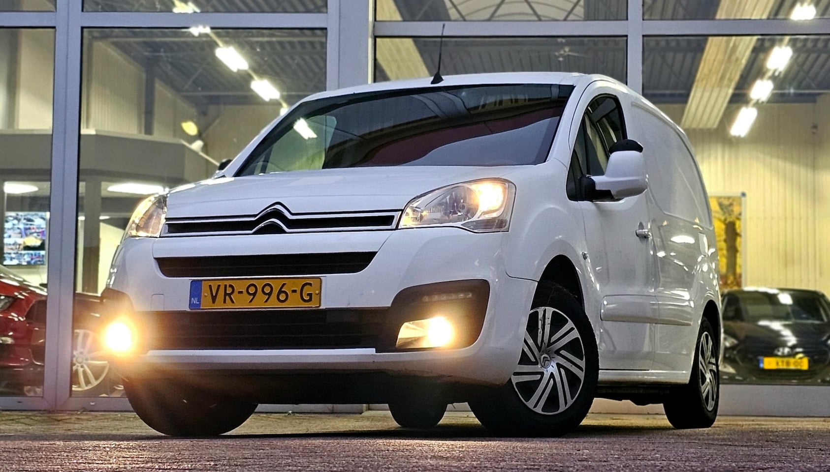 Citroën Berlingo - 1.6 BlueHDI 75 Business 1e Eigenaar Navi 3p - AutoWereld.nl